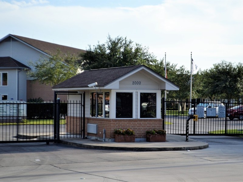 “Repensando a Necropolítica a partir do Condomínio Fechado”, por Henrique Tavares&nbsp;Furtado*